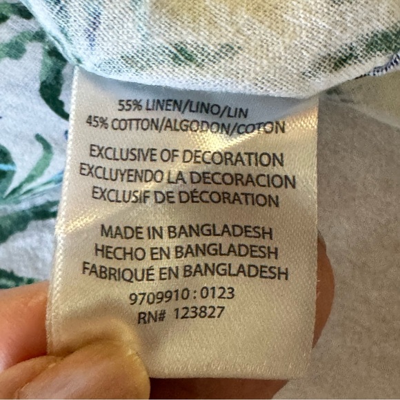 TENTH + OCEAN. Tropical, Linen & Cotton, Button Down Shirt. Size Medium. - Picture 9 of 11